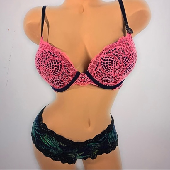 Victoria’s Secret 32D m bombshell bra set